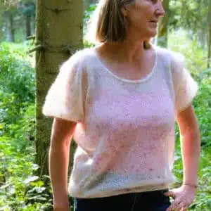 Silkemohair Puf designet af Annette Madsen. Strikket i Garnfryd Handdyed Silkmohair.