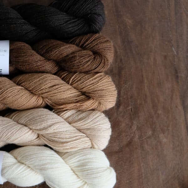 Baby alpaca produceret i Peru i 5 naturlige farver for Imagine Wool.