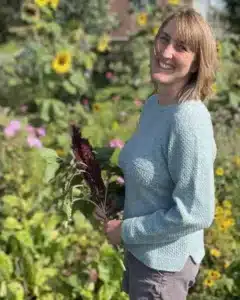 Mønsterbluse strikket med en tynd tråd Merino Lammeuld