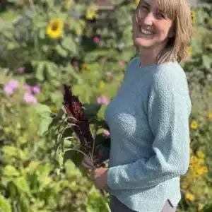 Mønsterbluse strikket med en tynd tråd Merino Lammeuld