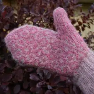 Kristina Mitten Winter Edition strikket i Sock Yarn fra Aurinkokehrä