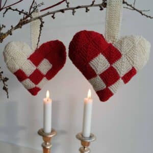 Julestrik. Julehjerter i dominostrik.