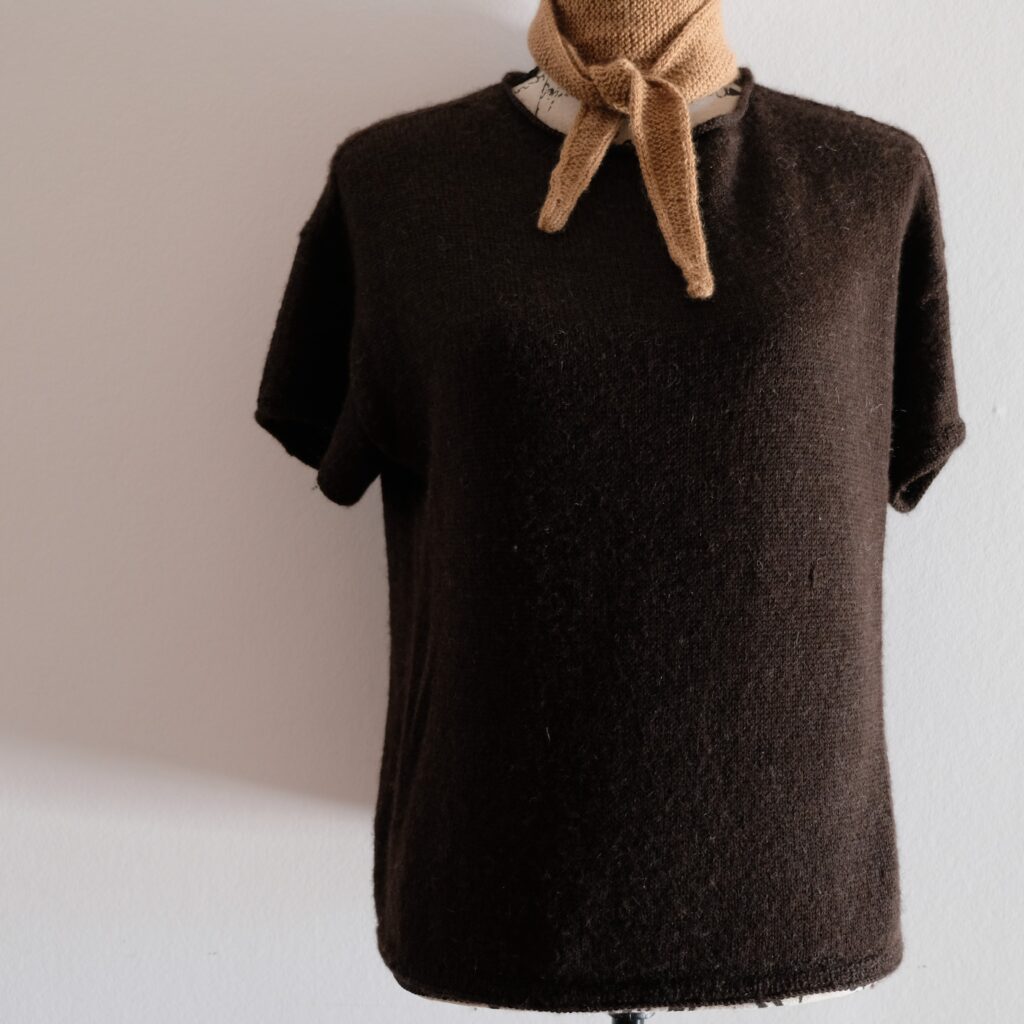 Cloud Tee af Petite Knit strikket i Baby Alpaca fra Imagine Wool