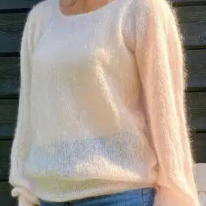 Sommerkram designet af Annette Gleerup Madsen for Garnfryd Design. Strikket i en tråd silkemohair.