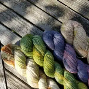 Garnfryds Handdyed Merino Linnen. Økologisk og GOTS certificeret. Plantefarvet af Garnfryd.