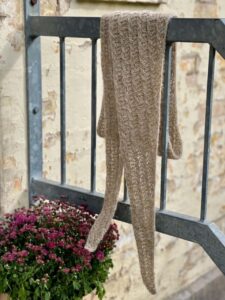 Candy Cable Scarf designet af Holstknit og strikket i Candy Cotton.