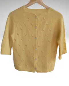 Basic Cardigan - med Merino Lammeuld. Den elegante strikket med Merino Lammeuld