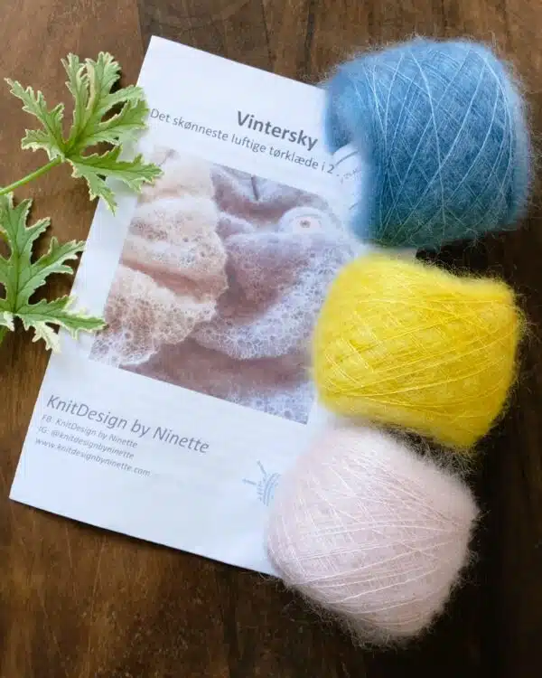 Vintersky Scarf af Ninette Hartwich strikket i Garnfryd Handdyed Silkmohair