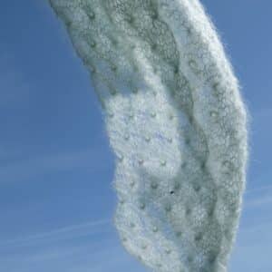 Vintersky Scarf af Ninette Hartwich strikket i Garnfryd Handdyed Silkmohair