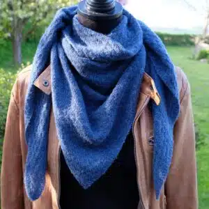 Svendborgsund Tørklæde. Strikket med to tråde ultraynd Kashmir Lux (95% Merino first cut og 5% cashmere)