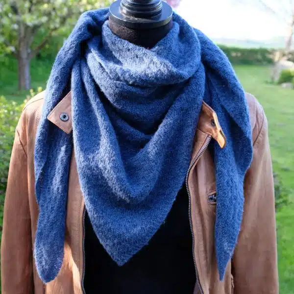 Svendborgsund Tørklæde. Strikket med to tråde ultraynd Kashmir Lux (95% Merino first cut og 5% cashmere)