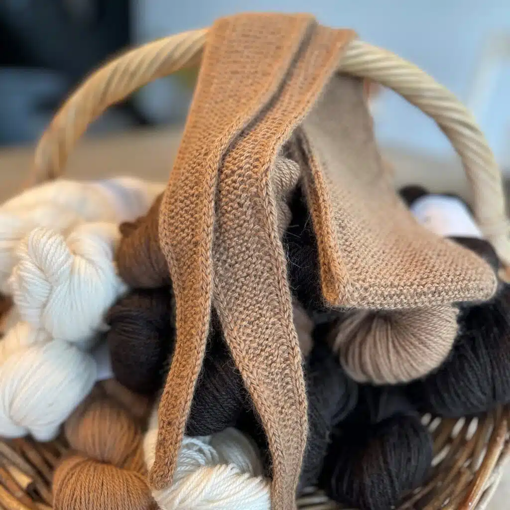 Sophies Scarf strikket med en tråd af den blødeste Baby Alpaca fra Imagine Wool