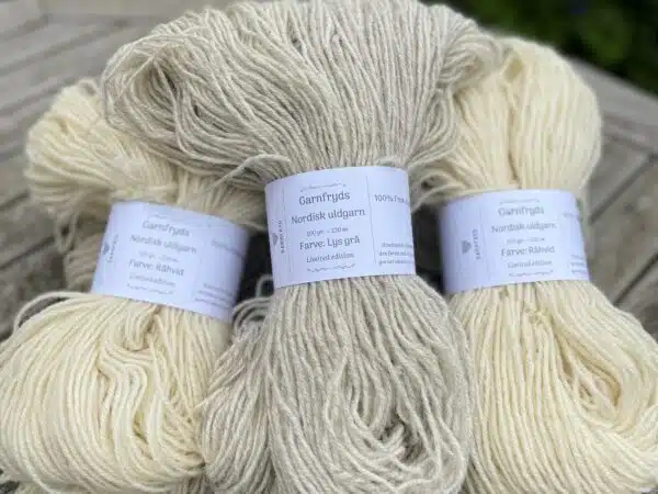 Nordisk uldgarn fra Finsk Finnuldsfår og Finnuldsfår/Texel blanding. 100% Finsk produceret og farvet med planter