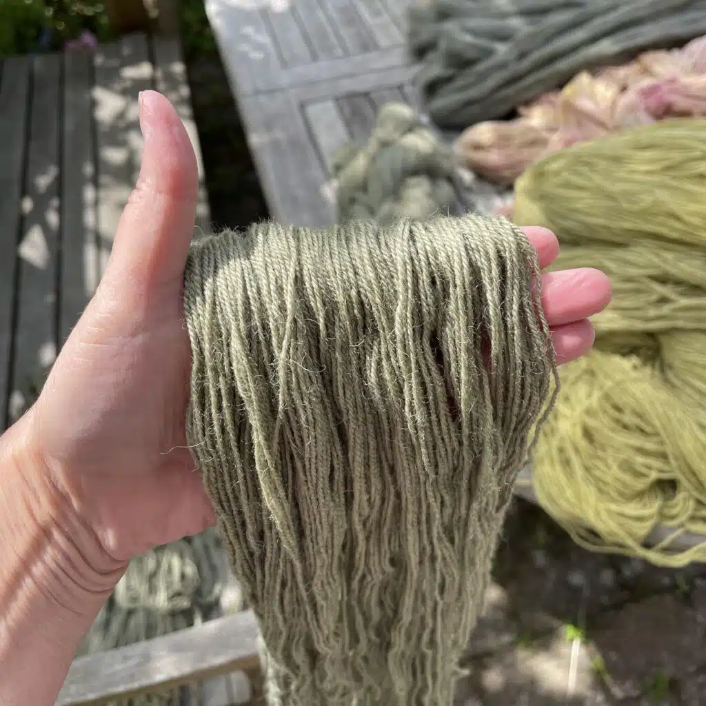 Finnuldsgarn. Plantefarvet.