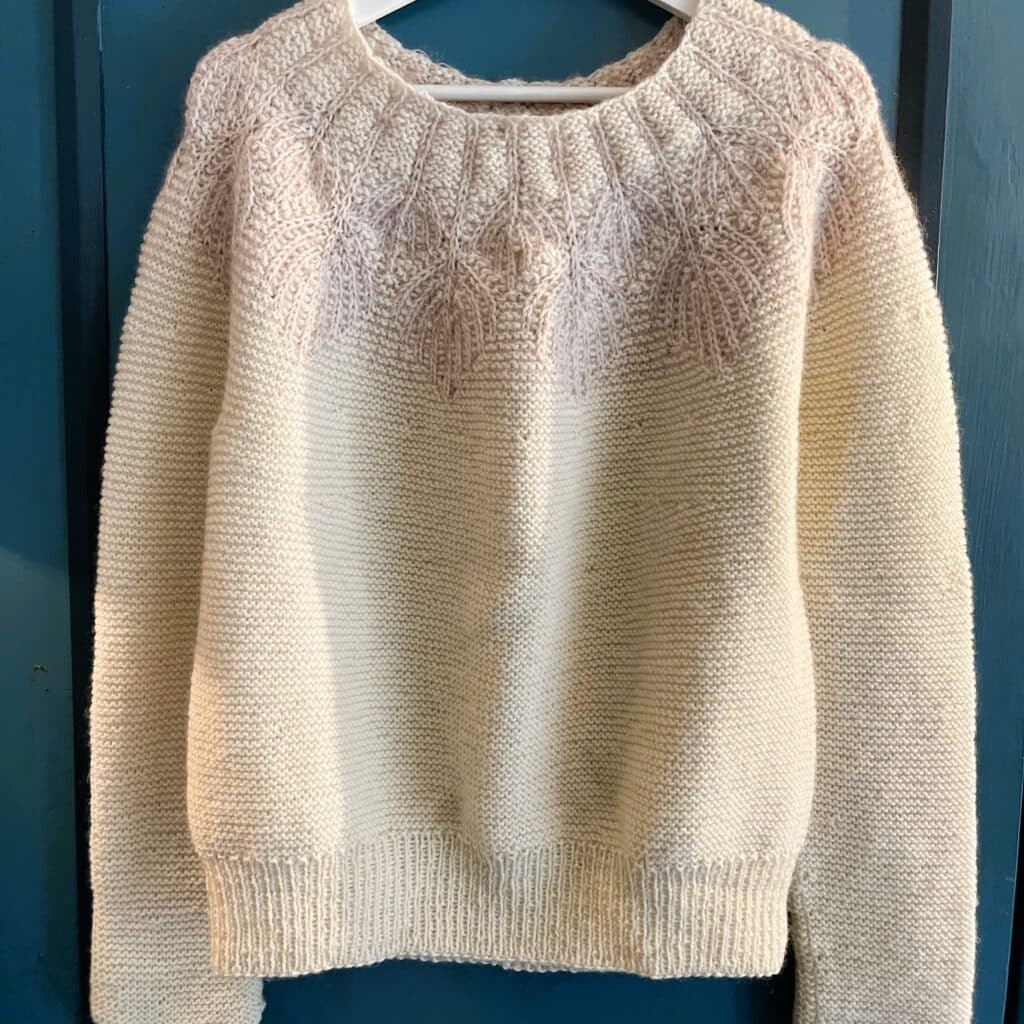 Asterie designet af Moonstruck knits, strikket i Garnfryds Finnuld DK