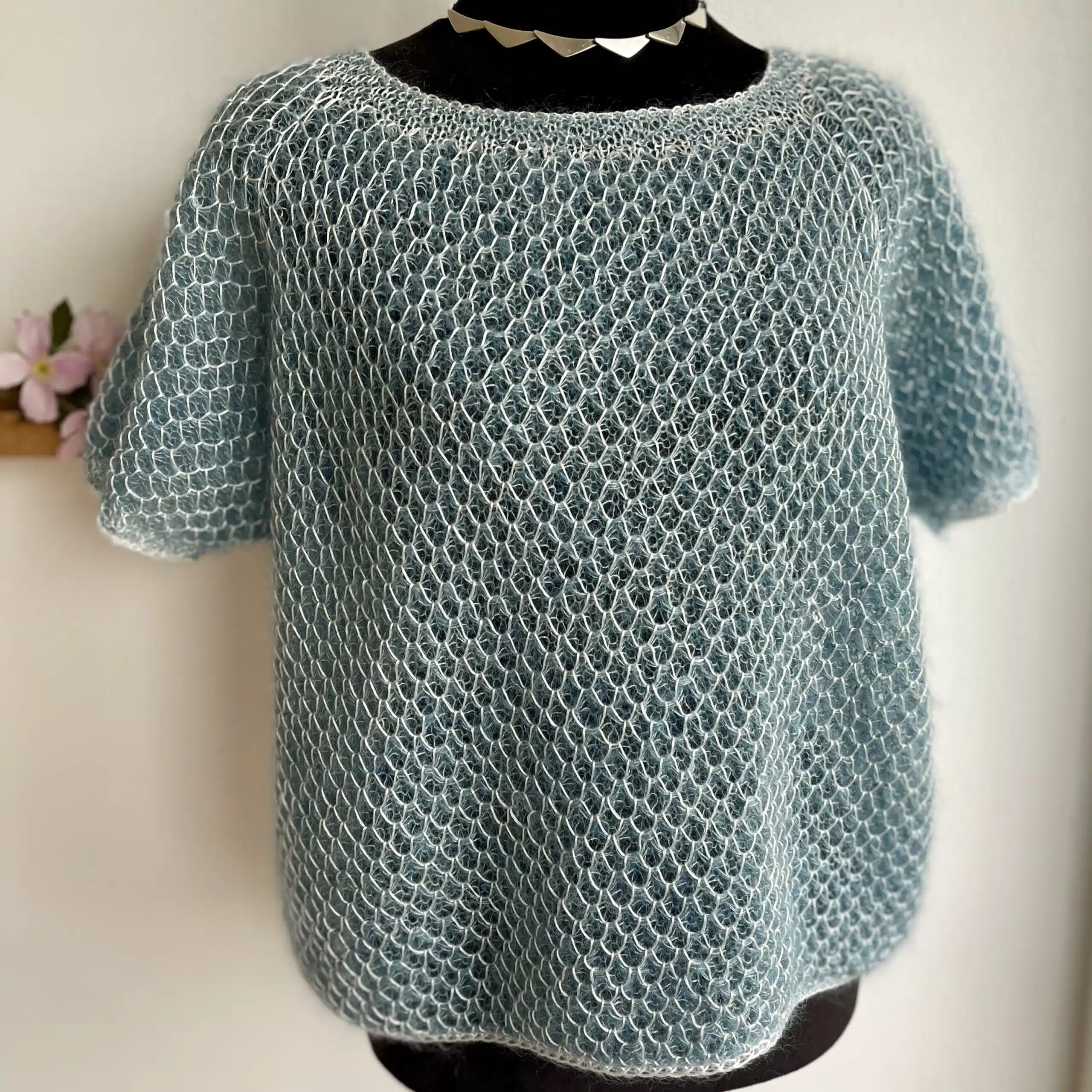 Mermaid Queen strikket i Garnfryds Tencel S og Garnfryds Silkemohair. Opskriften er designet af Lisa Renner fra Pure Knit & Purl